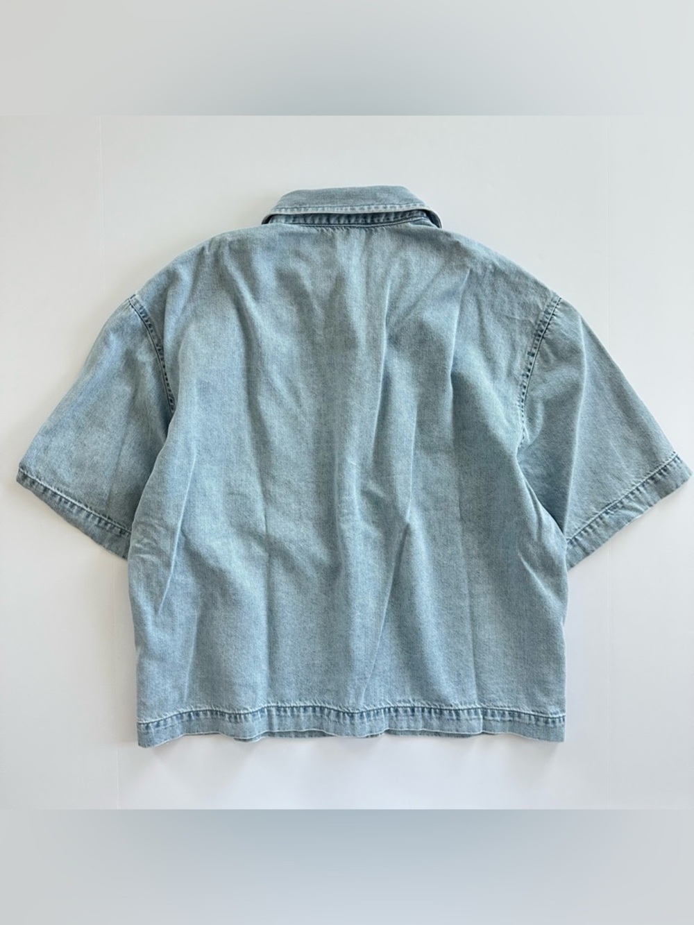 GAP UltraSoft Cropped Denim Shirt in Light Wash | XLT | NWOT - Picture 3 of 7